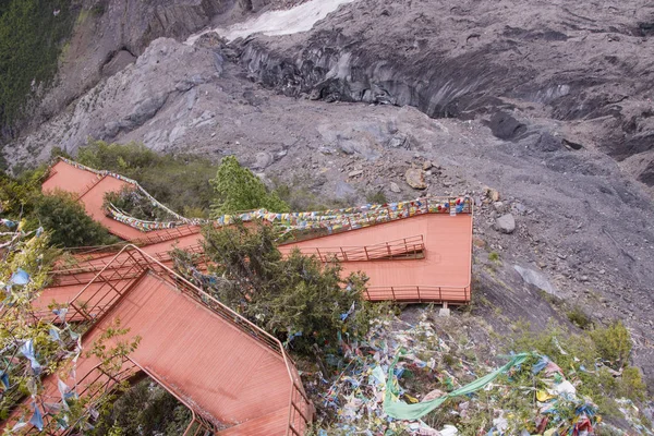 Meili neve Trilha de escalada na província de Yunnan, China dec — Fotografia de Stock