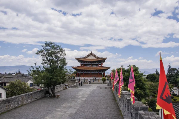 中国古代の建築砲塔石レンガの壁の建物 — ストック写真