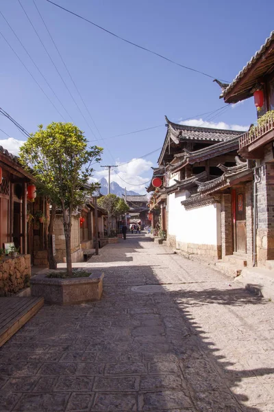 Ancienne vieille maison rétro ancienne Naxi vue sur la rue de Baisha Ancient T — Photo