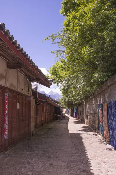 Ancient old retro old Naxi house street view of Baisha Ancient T — Stock Photo, Image