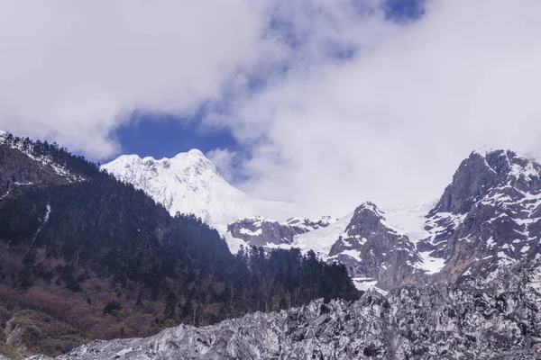 Ελέγξω χιόνι στο βουνό, επίσης, γνωρίζουμε ως Kawa ΚΑΡΠΩ βρίσκεται στο Pr Γιουνάν — Φωτογραφία Αρχείου