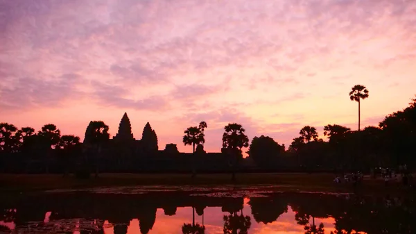 Schöne Landschaft Blick auf alte Tempel Erbe angkor wat a — Stockfoto