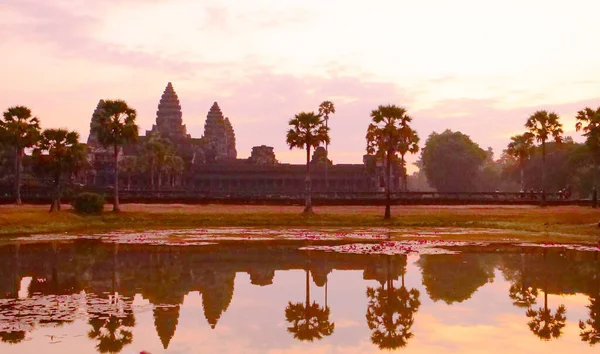 Schöne Landschaft Blick auf alte Tempel Erbe angkor wat a — Stockfoto