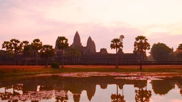 Schöne Landschaft Blick auf alte Tempel Erbe angkor wat a — Stockfoto