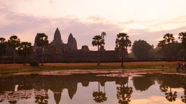 Schöne Landschaft Blick auf alte Tempel Erbe angkor wat a — Stockfoto