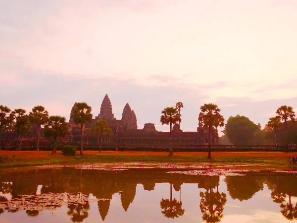 Schöne Landschaft Blick auf alte Tempel Erbe angkor wat a — Stockfoto