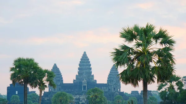 Atracție turistică populară complexul templu antic Angkor Wat în — Fotografie, imagine de stoc