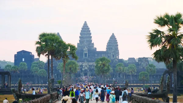 Atracție turistică populară complexul templu antic Angkor Wat în — Fotografie, imagine de stoc