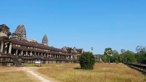 Atração turística popular complexo antigo templo Angkor Wat em — Fotografia de Stock