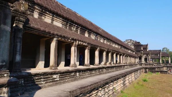 Популярная туристическая достопримечательность древнего храмового комплекса Ангкор Ват в — стоковое фото
