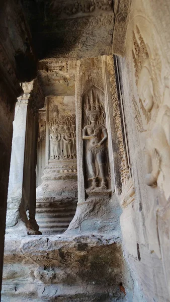 Taş oyma sanat dekorasyonu antik tapınak kompleksinin yıkıntısı. — Stok fotoğraf