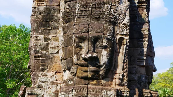Torre de la cara en el templo de Bayon en el complejo de Angkor wat, Siem Reap — Foto de Stock