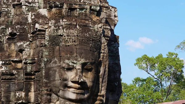 Angkor Wat kompleksindeki Bayon Tapınağı 'ndaki yüz kulesi, Siem Reap — Stok fotoğraf
