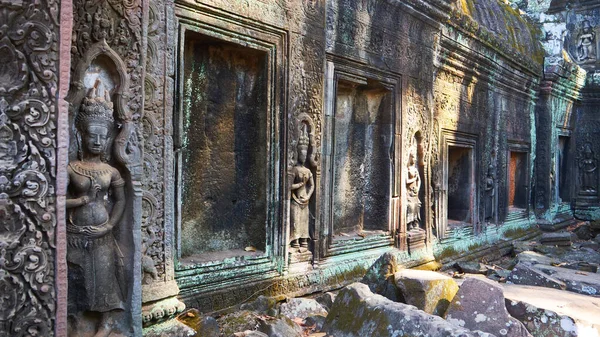 Art de la sculpture sur pierre au temple Ta Prohm dans le complexe Wat Angkor , — Photo