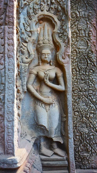 Kamenné skalní řezbářské umění v chrámu Ta Prohm v komplexu Angkor Wat, — Stock fotografie