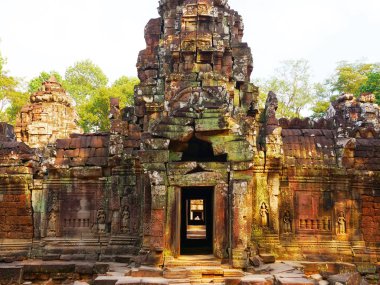 Angkor Wat Comp 'taki Ta Som Tapınağı' nda taş taş taş mimarisi yıkıntısı.