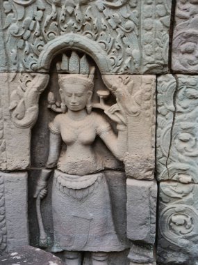 Angkor Wat kompleksindeki Ta Som tapınağında taş oyma sanatı, S