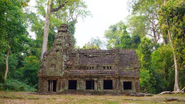 Preah Khan Tapınağı 'ndaki terk edilmiş taş taş mimarisi Angkor Wa