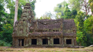 Preah Khan Tapınağı 'ndaki terk edilmiş taş taş mimarisi Angkor Wa