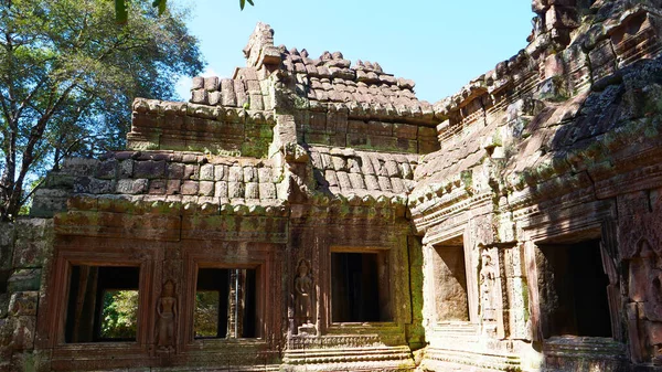 アンコールワットcの一部であるBanteay Kdeiでの石の岩の寺院の遺跡 — ストック写真