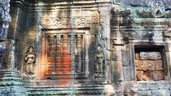Art de la sculpture sur pierre à Banteay Kdei, partie du wat Angkor c — Photo
