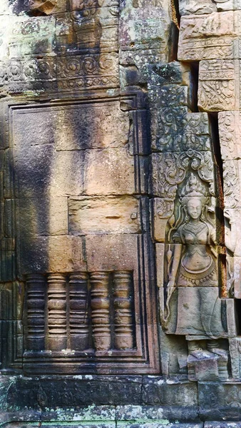 Pietra scultura in pietra arte a Banteay Kdei, parte del wat Angkor c — Foto Stock