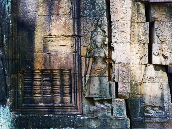 Art de la sculpture sur pierre à Banteay Kdei, partie du wat Angkor c — Photo