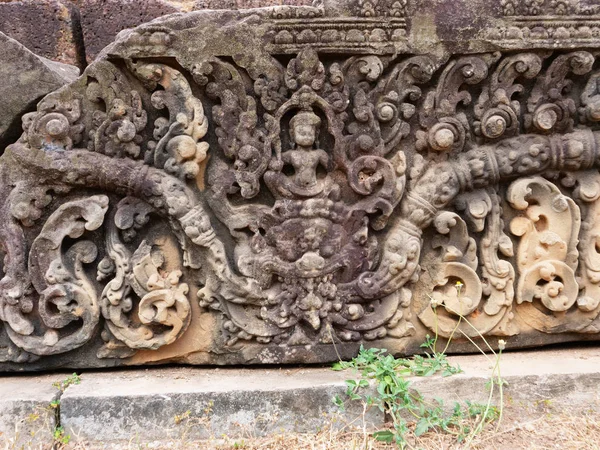 Antik Budist Khmer Tapınağı 'nda taş oyma sanatı. — Stok fotoğraf