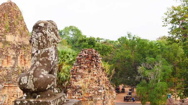 Antik Budist Khmer Tapınağı mimarisinin manzara görüntüsü — Stok fotoğraf