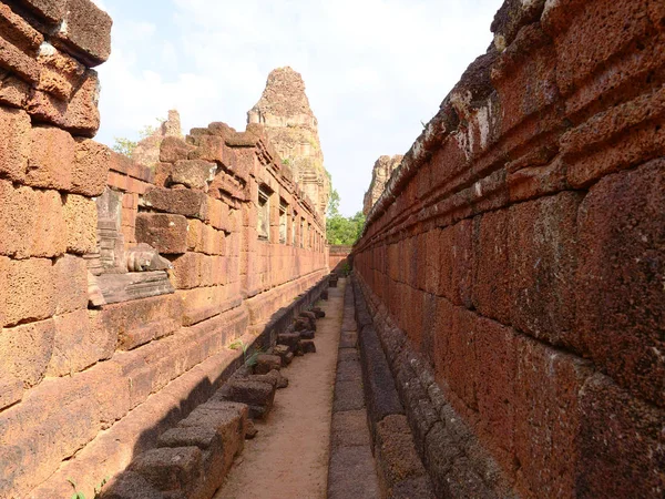 Antik Budist Khmer Tapınağı mimarisinde taş duvar. — Stok fotoğraf