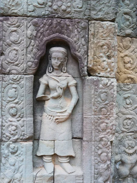 アンコールワット複合体のTa Som寺院で石の岩の彫刻アート、 S — ストック写真