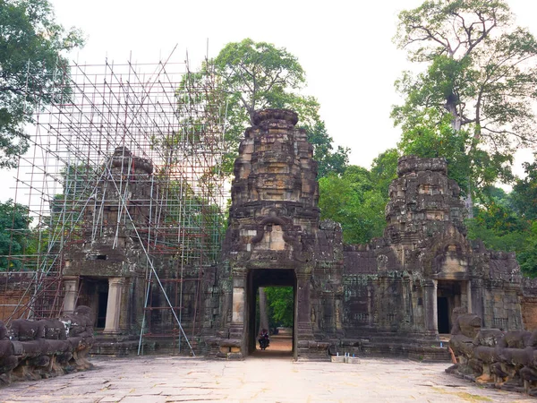 Entré sten bergvägg dörr ruin vid Preah Khan tempel Angkor W — Stockfoto