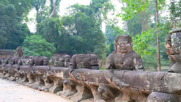 Angkor Wat tapınağındaki taş heykel, Si