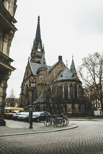 Igreja Gótica Com Fundo Céu Nublado Arquitetura Religiosa Europeia Igreja — Fotografia de Stock