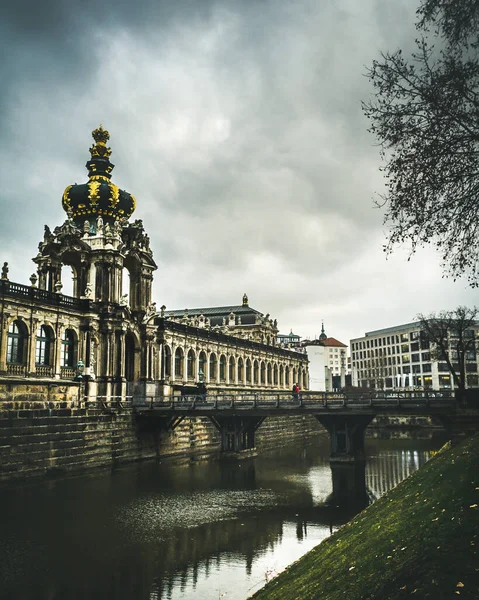 德累斯顿Zwinger与戏剧性的天空 德累斯顿地标德累斯顿的旅行和旅游 — 图库照片