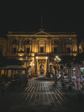 Geceleri Valletta 'da Ulusal Kütüphane