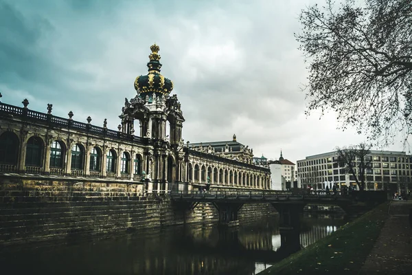 Дресднер Цвингер Дрездене Людьми Драматическое Небо Город Дрездене Путешествия Туризм — стоковое фото