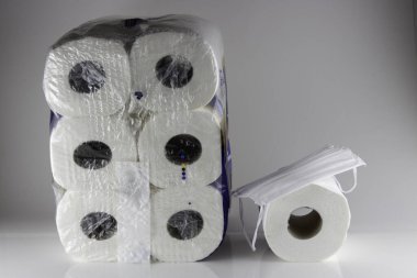 Corona virüsü yüzünden piyasada tuvalet kağıtları tükenmişti..