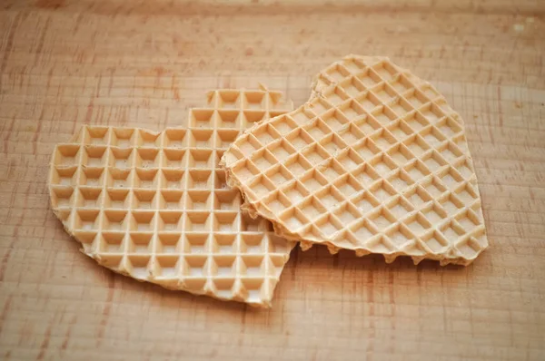 Carta Gli Amanti Due Cuori Waffle Una Tavola Legno — Foto Stock