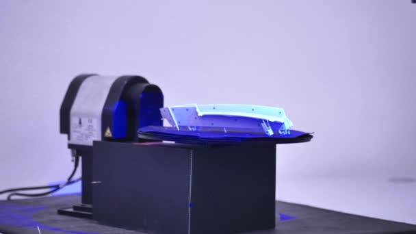 Ingénieur Qualité Scanner Moulage Plastique Sur Scanner Professionnel Avec Une — Video