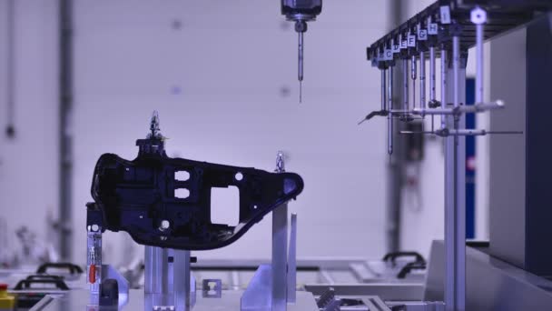 Profesionální Měřící Stroj Plně Automatická Výměna Nástrojů Cnc Měření Plastových — Stock video