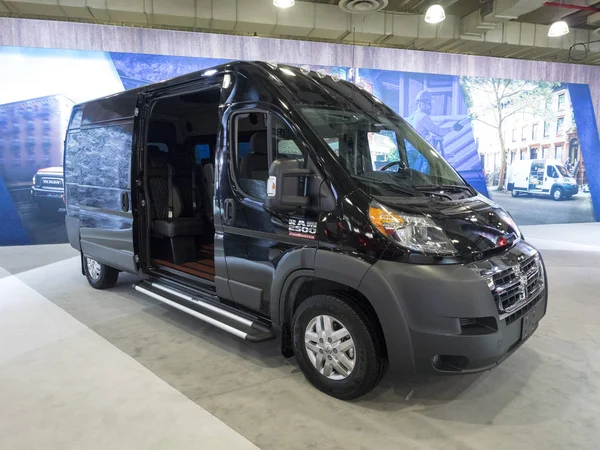 New York, bize - 12 Nisan 2017: Ram 2500 Promaster 2017 sırasında ekranda New York Uluslararası Otomobil Fuarı Jacob Javits Merkezi'nde düzenlenen.