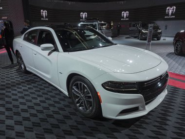 Detroit, bize - 15 Ocak 2018: Dodge Charger Gt Awd Kuzey Amerika Uluslararası Otomobil Fuarı'nda şehir Detroit Cobo Center'da sırasında ekranda.