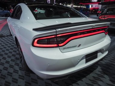Detroit, bize - 15 Ocak 2018: Dodge Charger Gt Awd Kuzey Amerika Uluslararası Otomobil Fuarı'nda şehir Detroit Cobo Center'da sırasında ekranda.