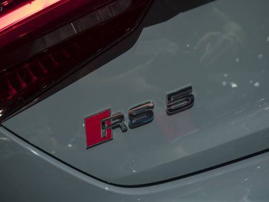 Detroit, bize - 15 Ocak 2018: Audi Rs5 Kuzey Amerika Uluslararası Otomobil Fuarı'nda şehir Detroit Cobo Center'da sırasında ekranda.