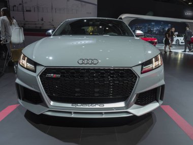 Detroit, bize - 15 Ocak 2018: Audi Ttrs Kuzey Amerika Uluslararası Otomobil Fuarı'nda şehir Detroit Cobo Center'da sırasında ekranda.