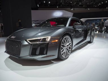 Detroit, bize - 15 Ocak 2018: Audi R8 V10 Plus Kuzey Amerika Uluslararası Otomobil Fuarı'nda şehir Detroit Cobo Center'da sırasında ekranda.