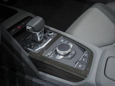 Detroit, bize - 15 Ocak 2018: Audi R8 V10 Plus Kuzey Amerika Uluslararası Otomobil Fuarı'nda şehir Detroit Cobo Center'da sırasında ekranda.