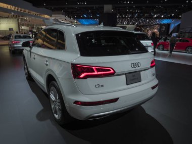 Detroit, bize - 15 Ocak 2018: Audi Q5 Kuzey Amerika Uluslararası Otomobil Fuarı'nda şehir Detroit Cobo Center'da sırasında ekranda.