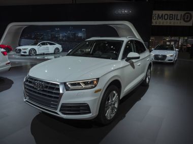 Detroit, bize - 15 Ocak 2018: Audi Q5 Kuzey Amerika Uluslararası Otomobil Fuarı'nda şehir Detroit Cobo Center'da sırasında ekranda.